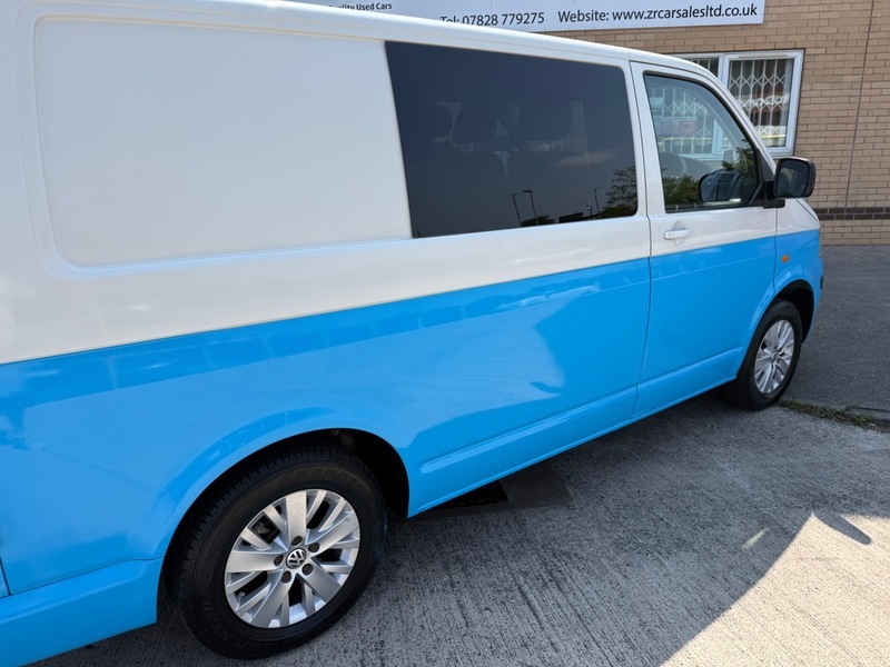 Volkswagen Transporter Estate Blue #9