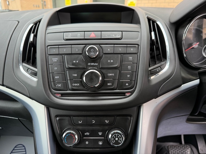 Vauxhall Zafira Mpv Silver #18