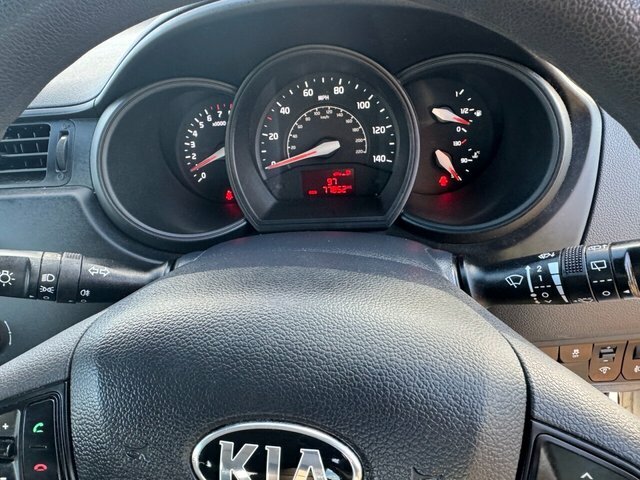 Kia RIO 1.2 Vr7 84 Bhp Red #17