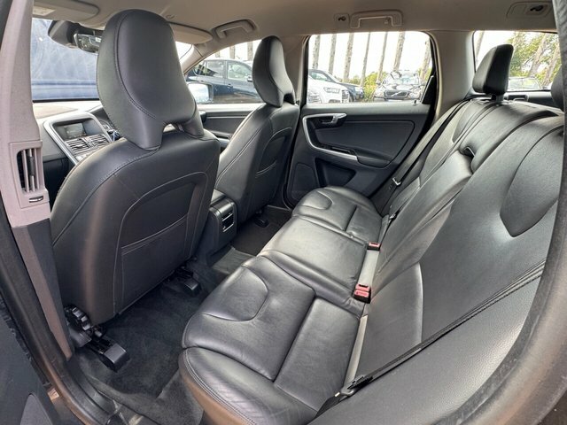 Volvo XC60 D4 Se White #38