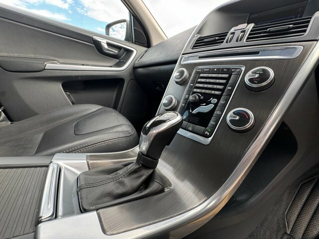 Volvo XC60 D4 Se White #28