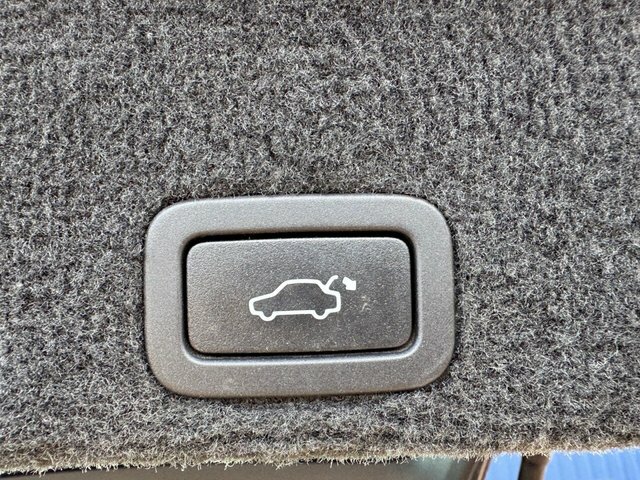 Volvo XC60 D4 Se White #16