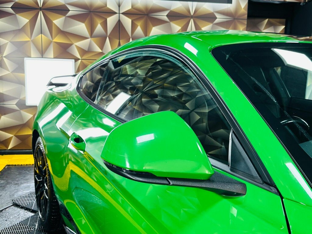 Ford Mustang 5L Gt Green