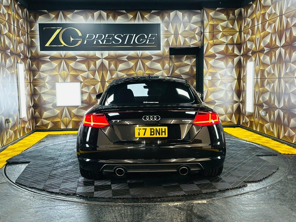 Audi TT 2L Sport Black #4
