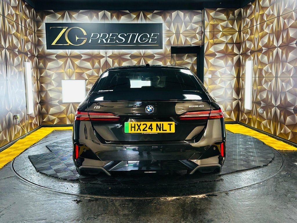 BMW i5 Saloon Black #4
