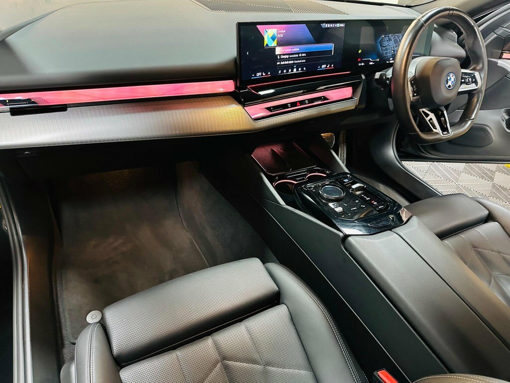BMW i5 Saloon Black #5