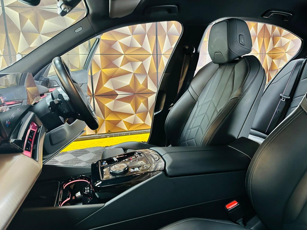 BMW i5 Saloon Black #3