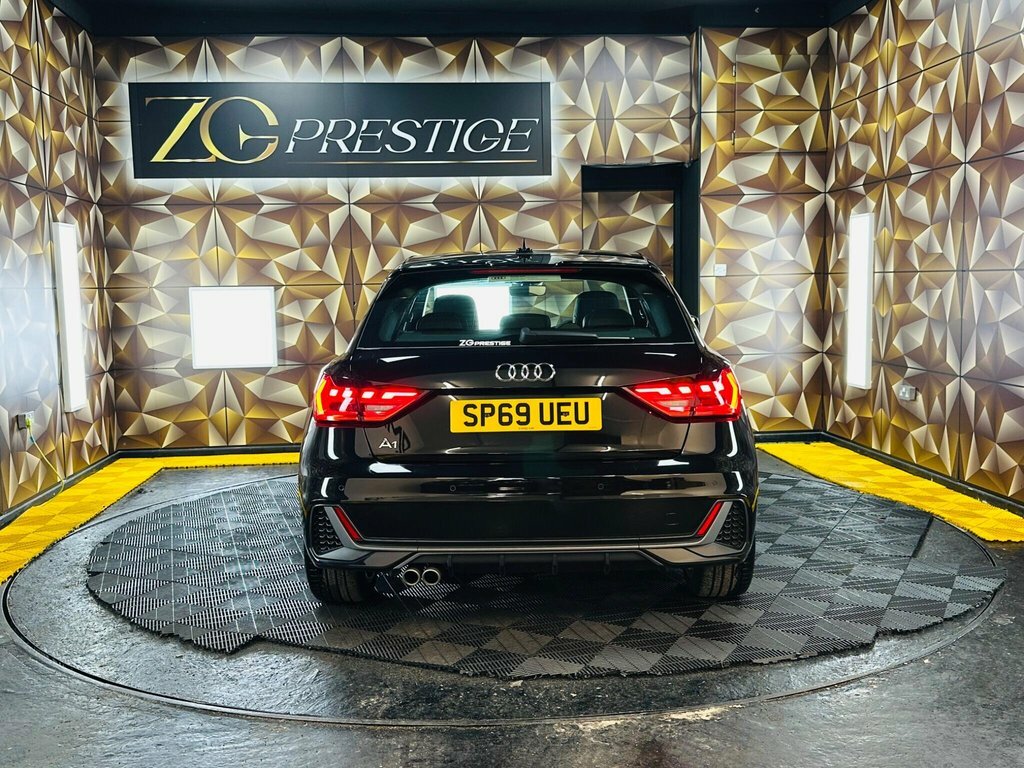 Audi A1 2L S Line Competition Black #2