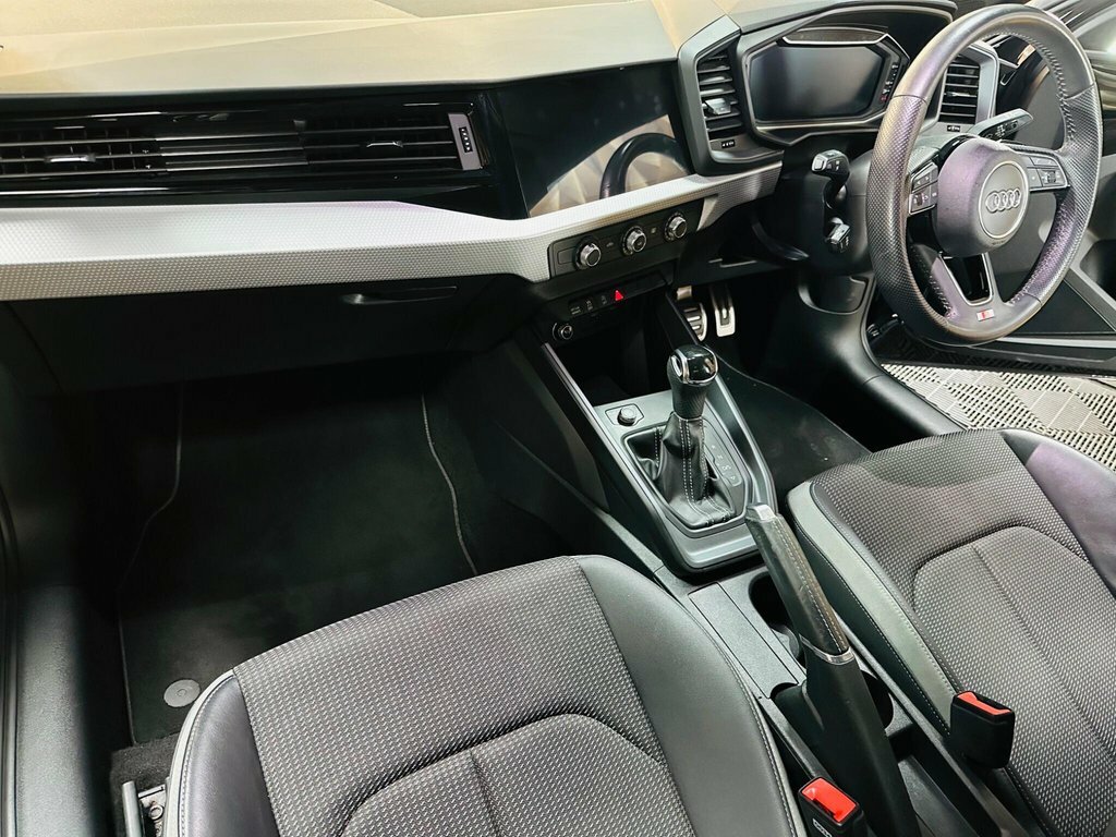 Audi A1 2L S Line Competition Black #3