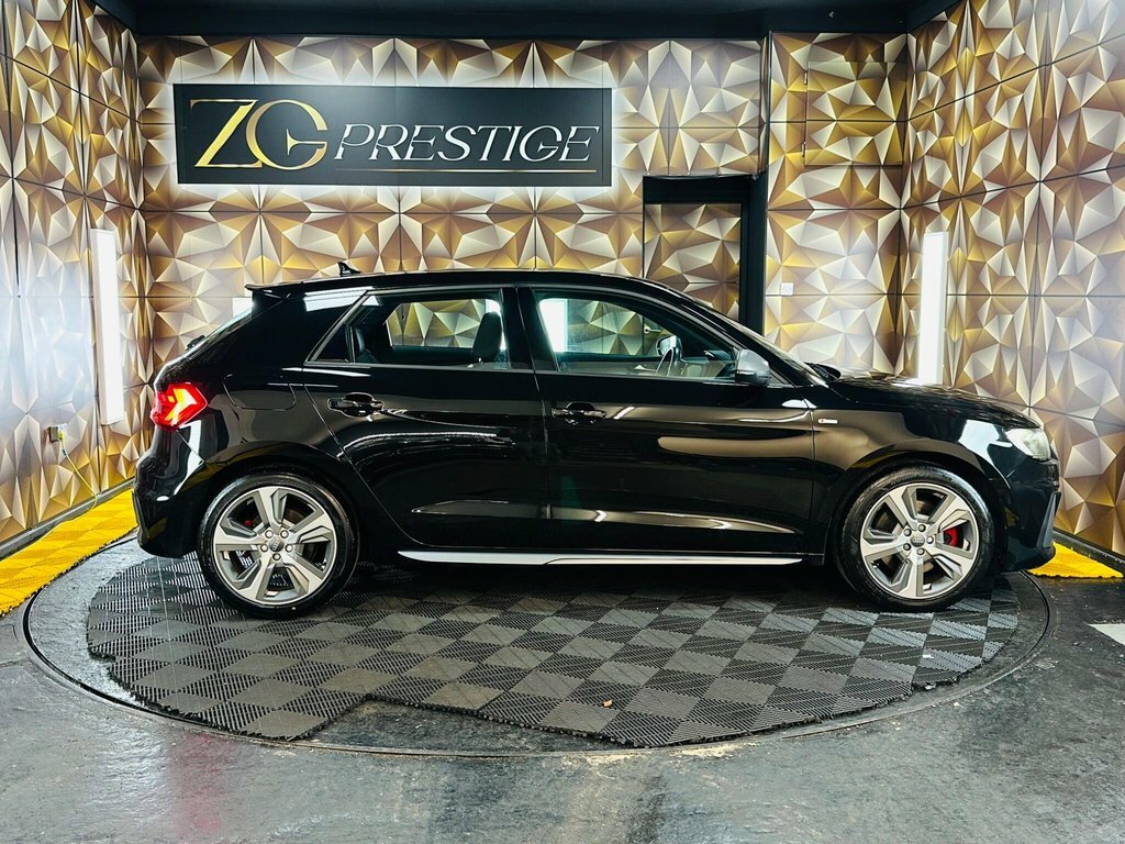 Audi A1 2L S Line Competition Black #5