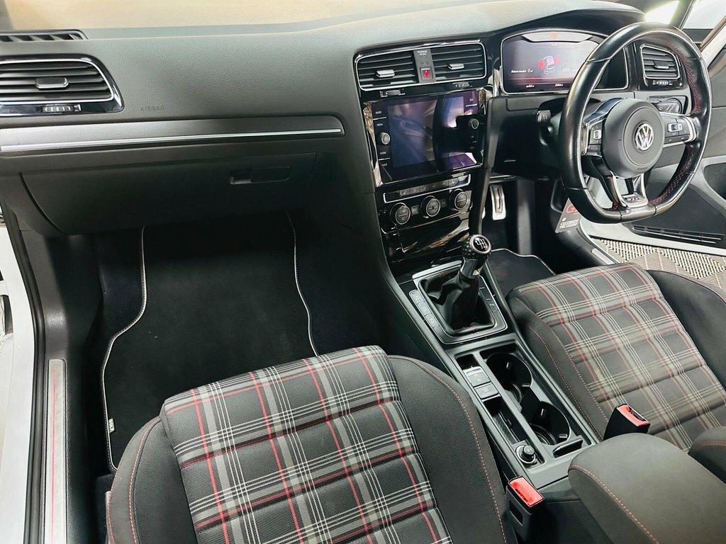 Volkswagen Golf 2L Gti Performance White #5