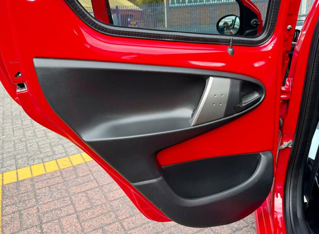 Toyota Aygo Hatchback Silver #35