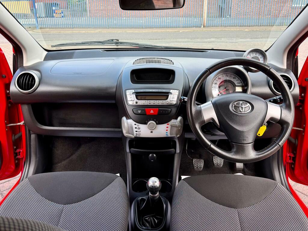 Toyota Aygo Hatchback Silver #28