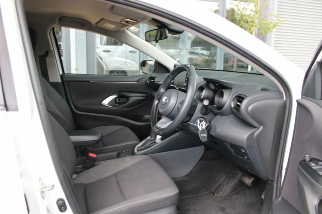Toyota Yaris 1.5 Vvt-h Design Hatchback Hybrid E-cvt KW23FFE White #6