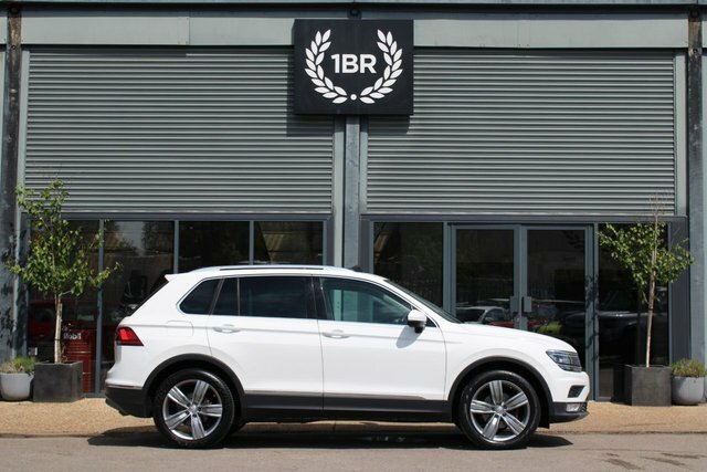 Volkswagen Tiguan 2.0 Tdi Bluemotion Tech Sel Suv White #3