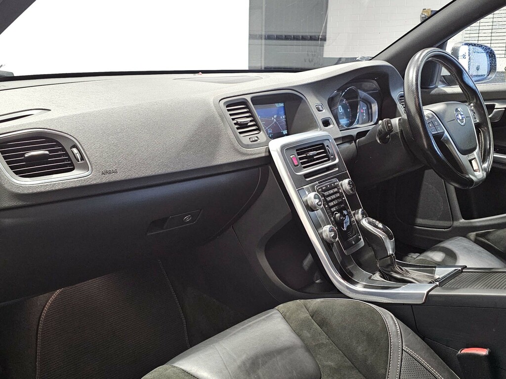 Volvo V60 D2 R-design Lux Nav Estate Powershift Euro LP15GNK Black #3