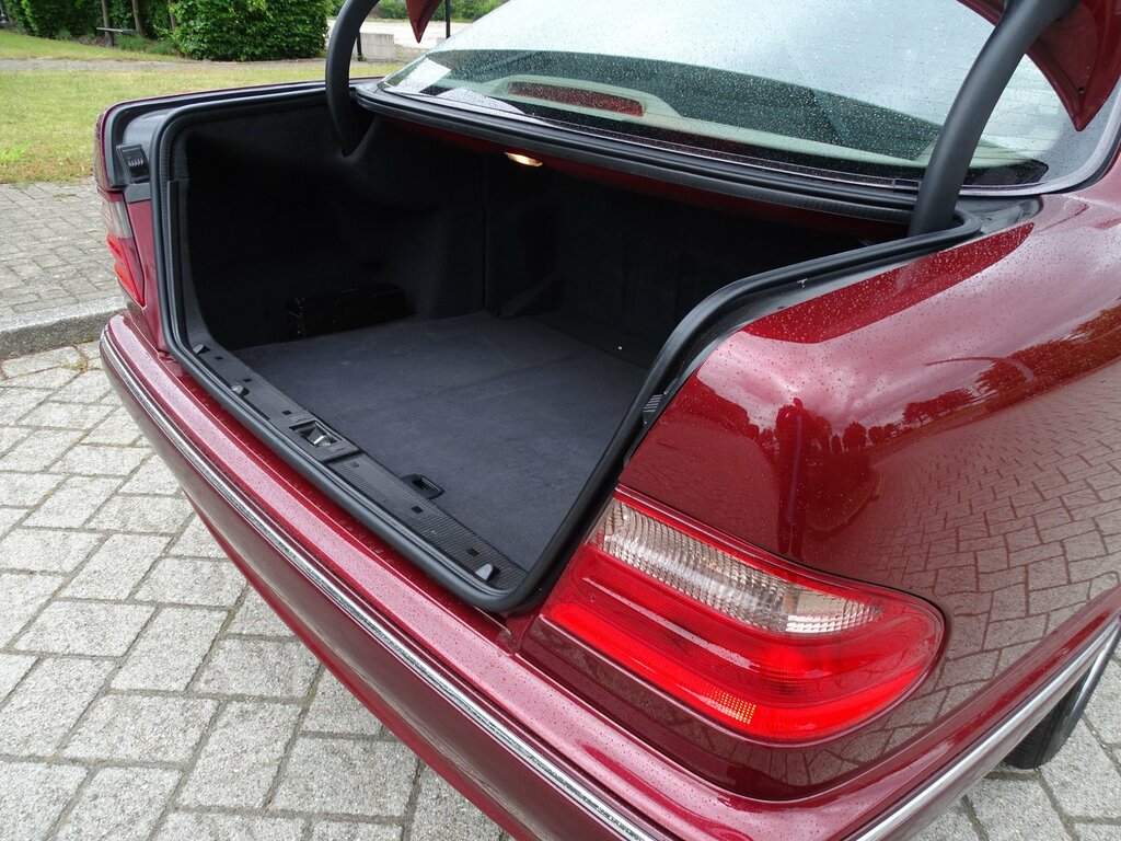 Mercedes-Benz E Class E320 V6 5-Door Black #45
