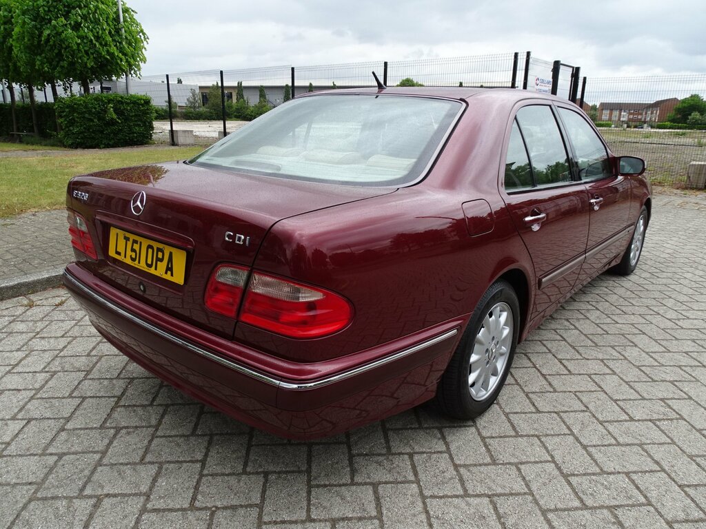 Mercedes-Benz E Class E320 V6 5-Door Black #7