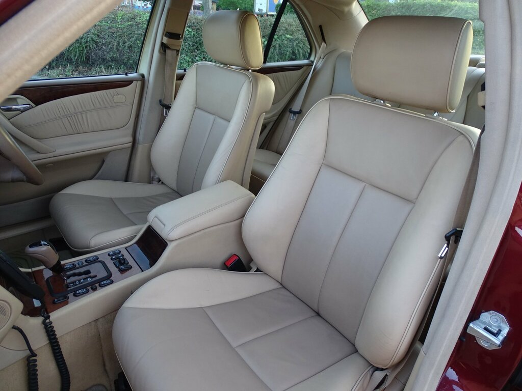 Mercedes-Benz E Class E320 V6 5-Door Black #30