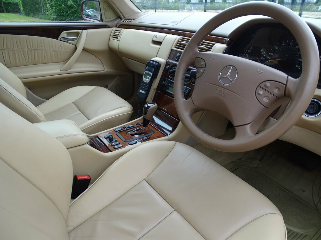 Mercedes-Benz E Class E320 V6 5-Door Black #19