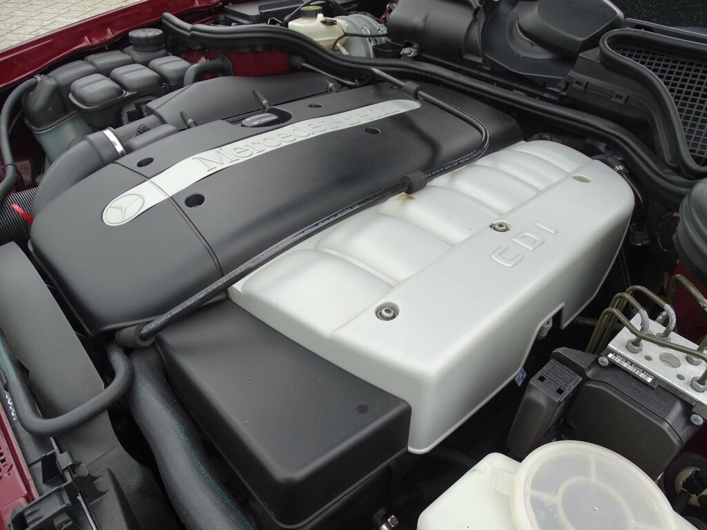 Mercedes-Benz E Class E320 V6 5-Door Black #50