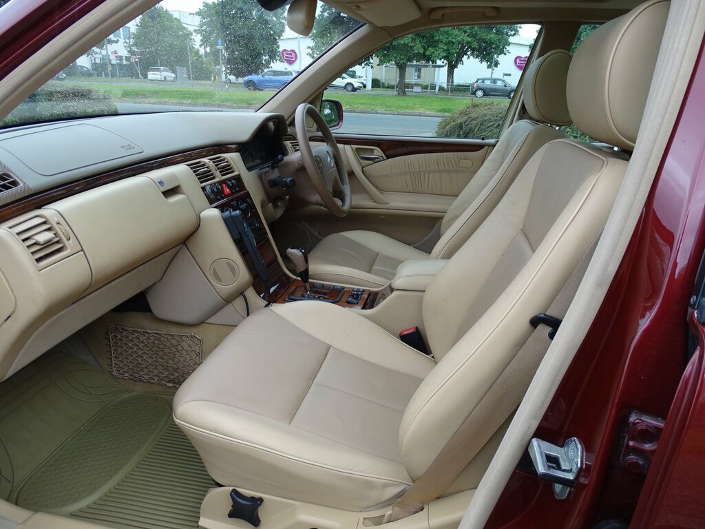 Mercedes-Benz E Class E320 V6 5-Door Black #25
