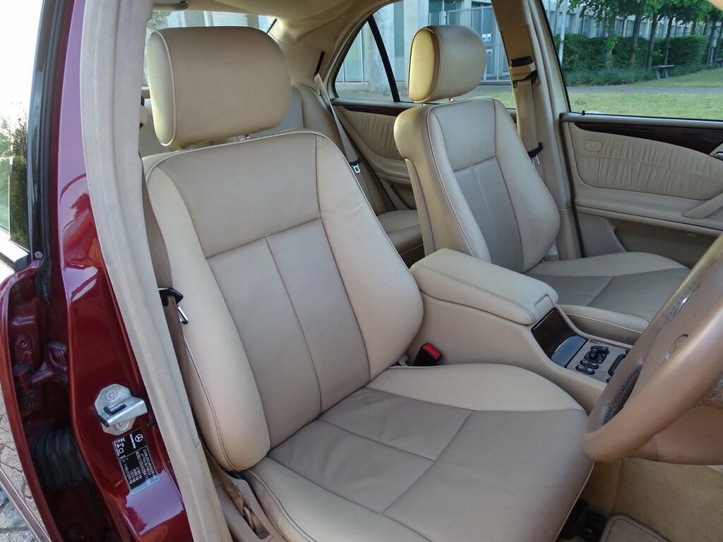 Mercedes-Benz E Class E320 V6 5-Door Black #31
