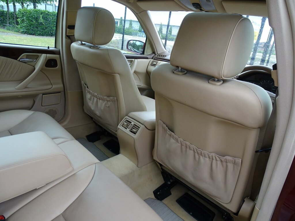 Mercedes-Benz E Class E320 V6 5-Door Black #34