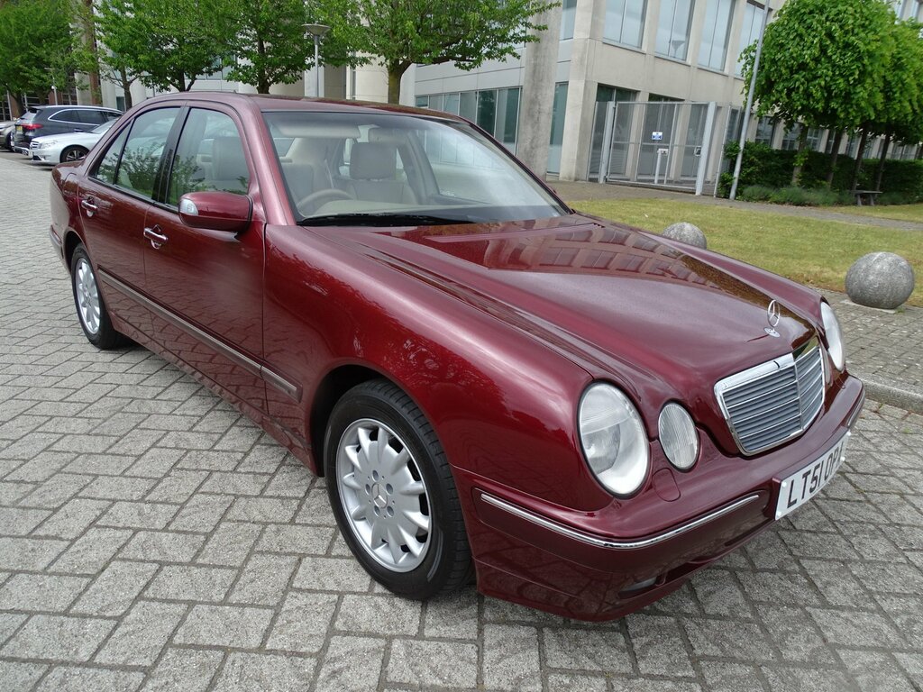 Mercedes-Benz E Class E320 V6 5-Door Black #3