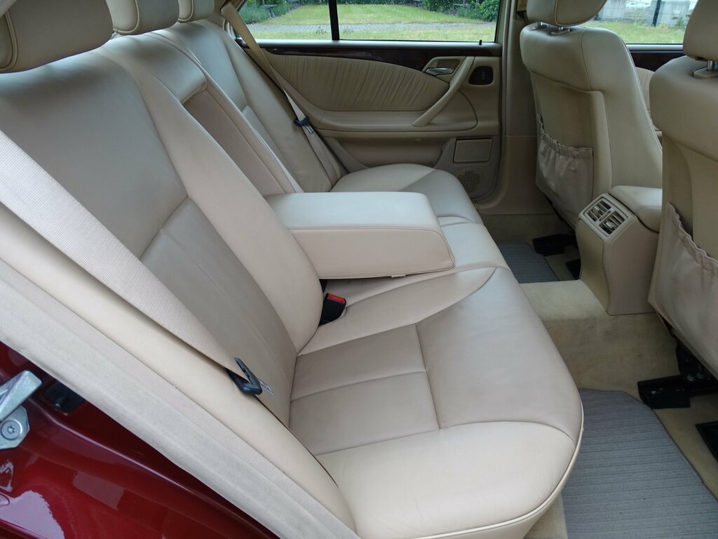 Mercedes-Benz E Class E320 V6 5-Door Black #33