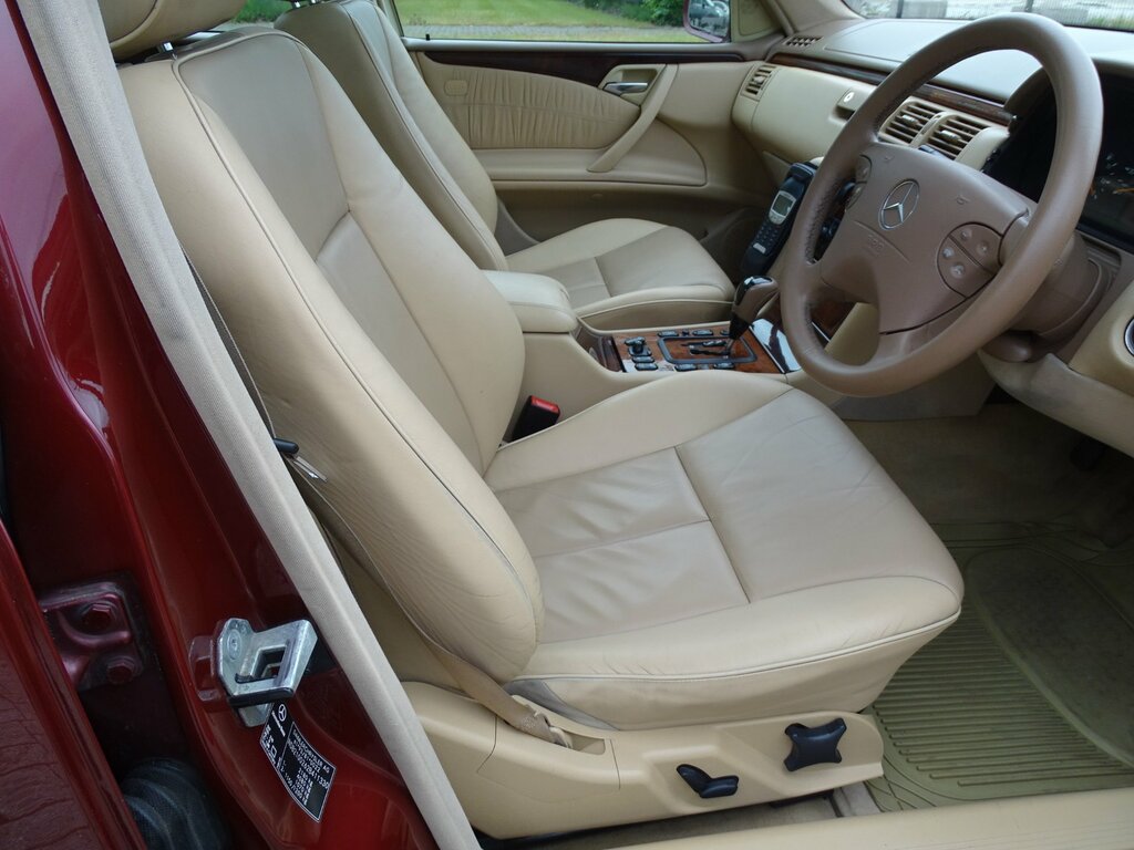 Mercedes-Benz E Class E320 V6 5-Door Black #24