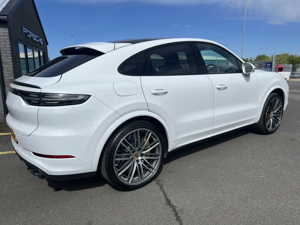 Porsche Cayenne V8 Turbo Tiptronic White #3