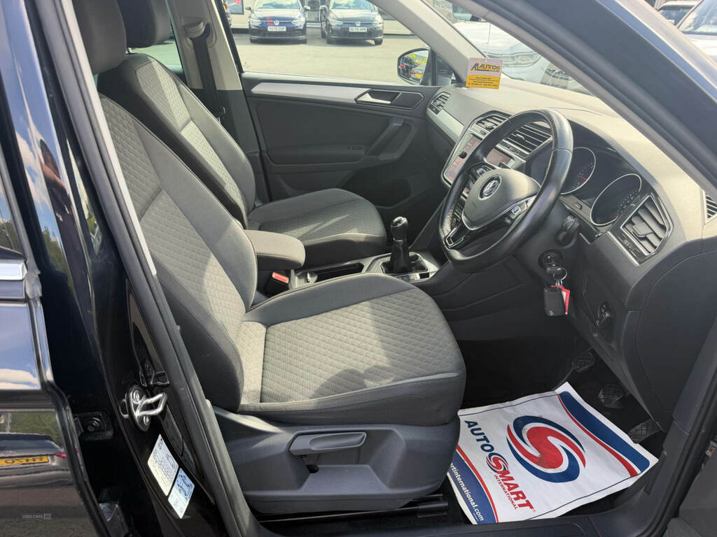 Volkswagen Tiguan 2.0 Tdi 150 Se SB67YEK Black #5