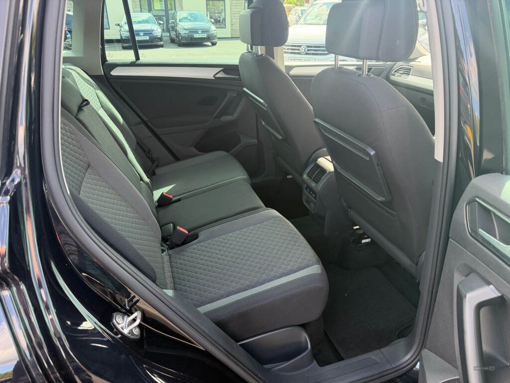 Volkswagen Tiguan 2.0 Tdi 150 Se SB67YEK Black #6