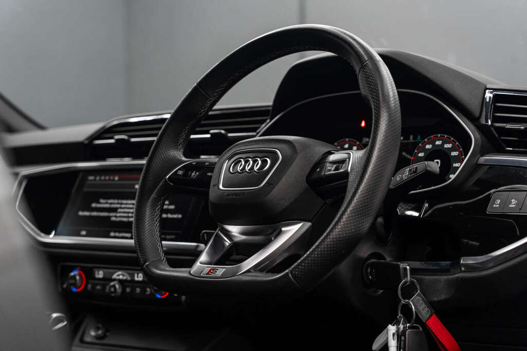 Audi Q3 Sportback 35 Tfsi Mhev Black Edition YH22XAD #2