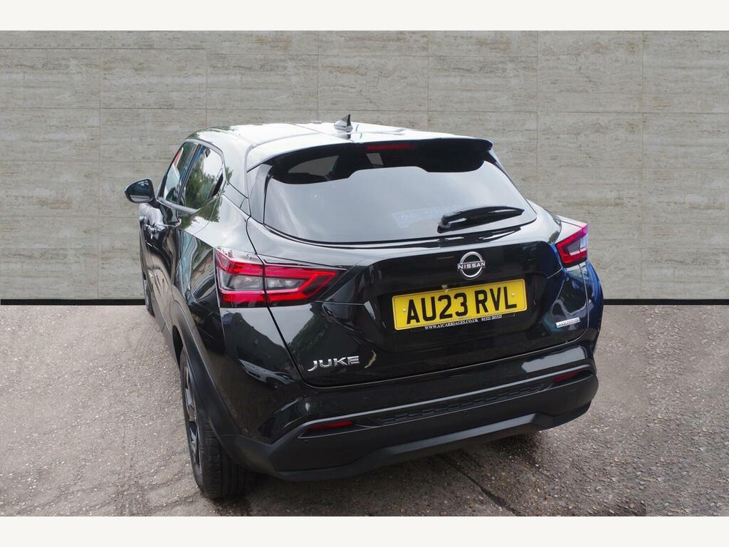 Nissan Juke 1.6 N-connecta Euro 6 Suv AU23RVL Black #4