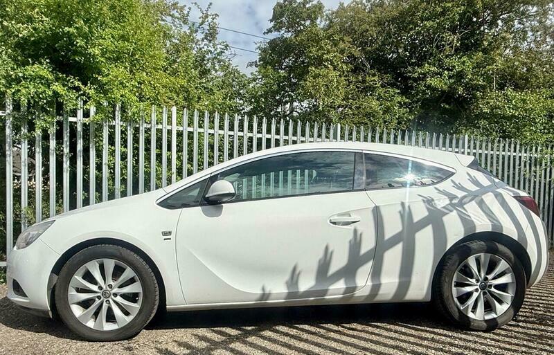 Vauxhall Astra GTC 2.0 Cdti Sri Euro White #4