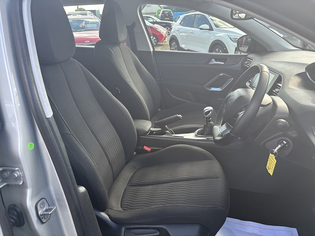 Peugeot 308 SW Bluehdi Active AO17ZKJ Silver #5