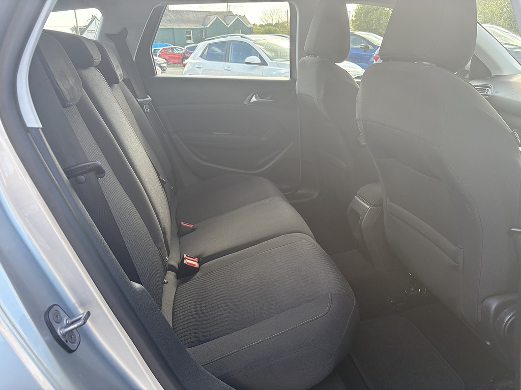 Peugeot 308 SW Bluehdi Active AO17ZKJ Silver #6