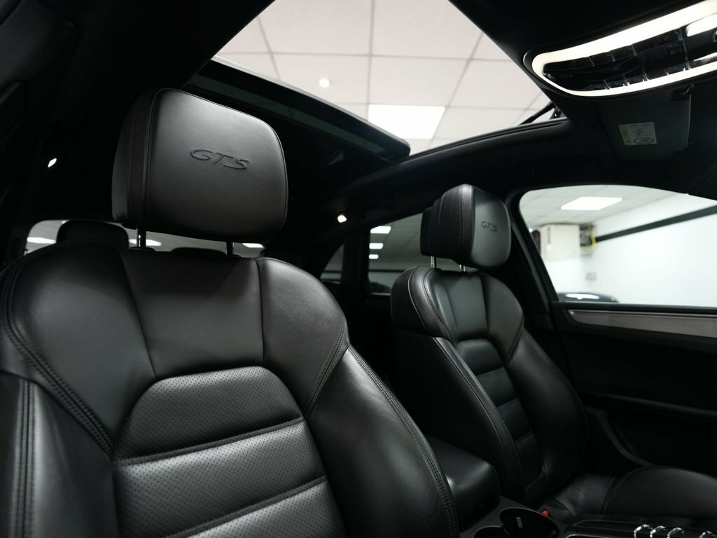Porsche Macan 3L Gts RO18ZPP Red #3