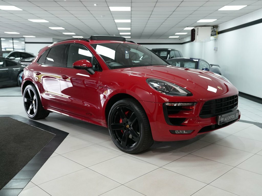 Porsche Macan 3L Gts Red