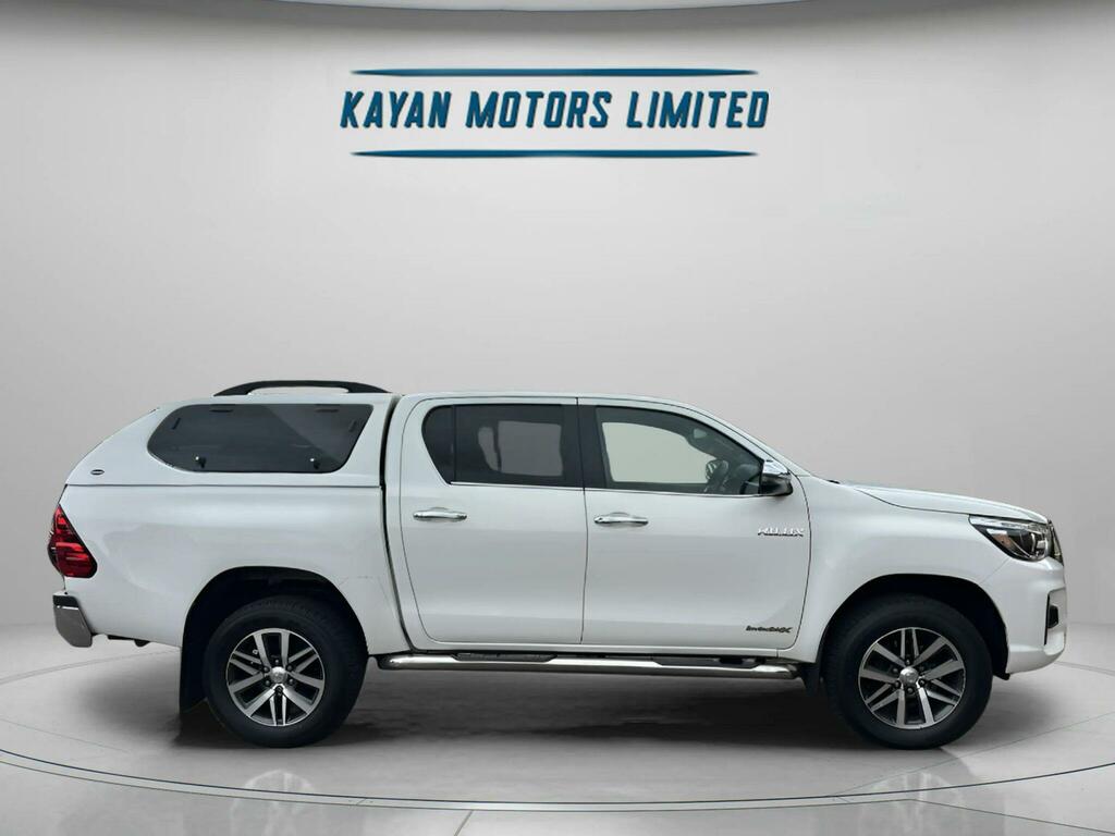 Toyota HILUX 2.4 D-4d Invincible X Pickup Double Cab White #5