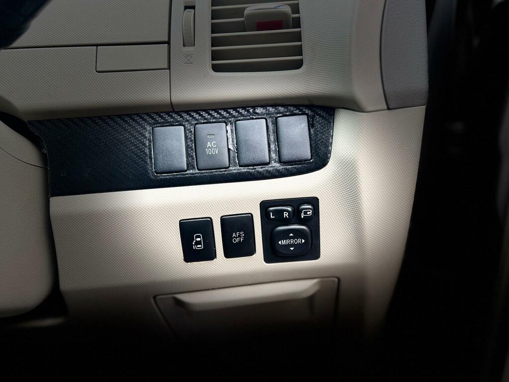 Toyota Estima #42