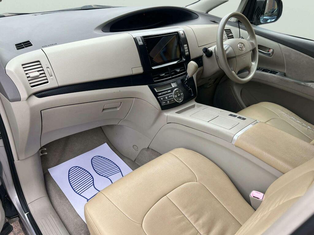 Toyota Estima #25