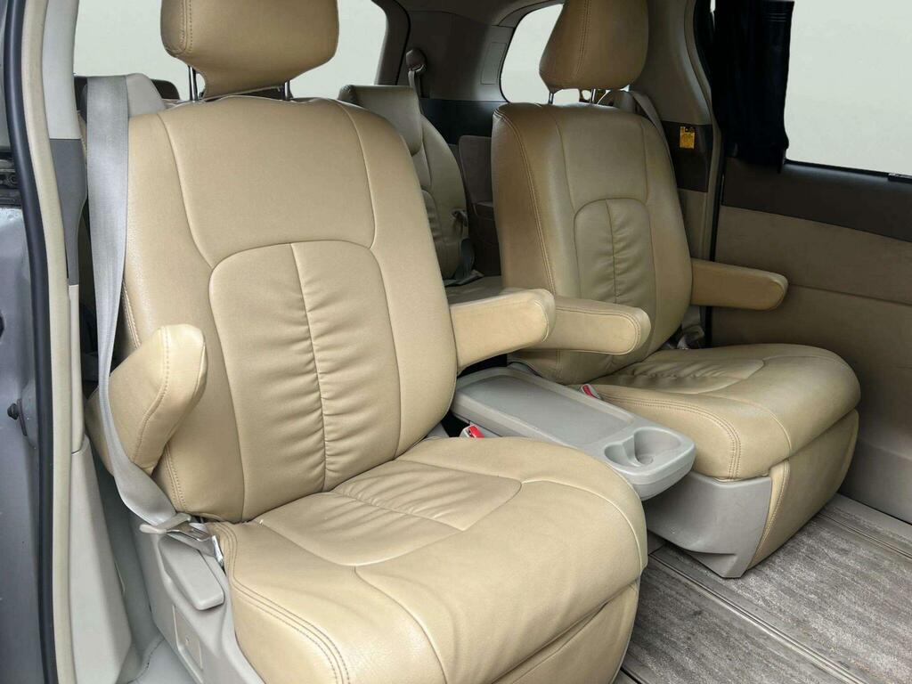 Toyota Estima #27