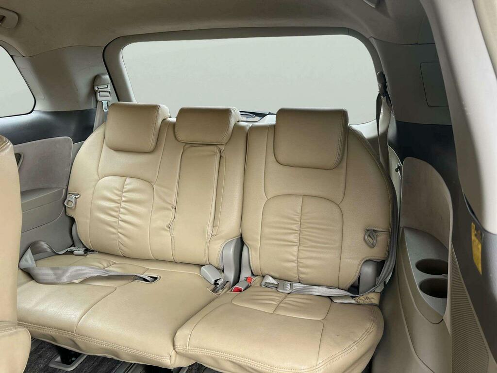 Toyota Estima #32