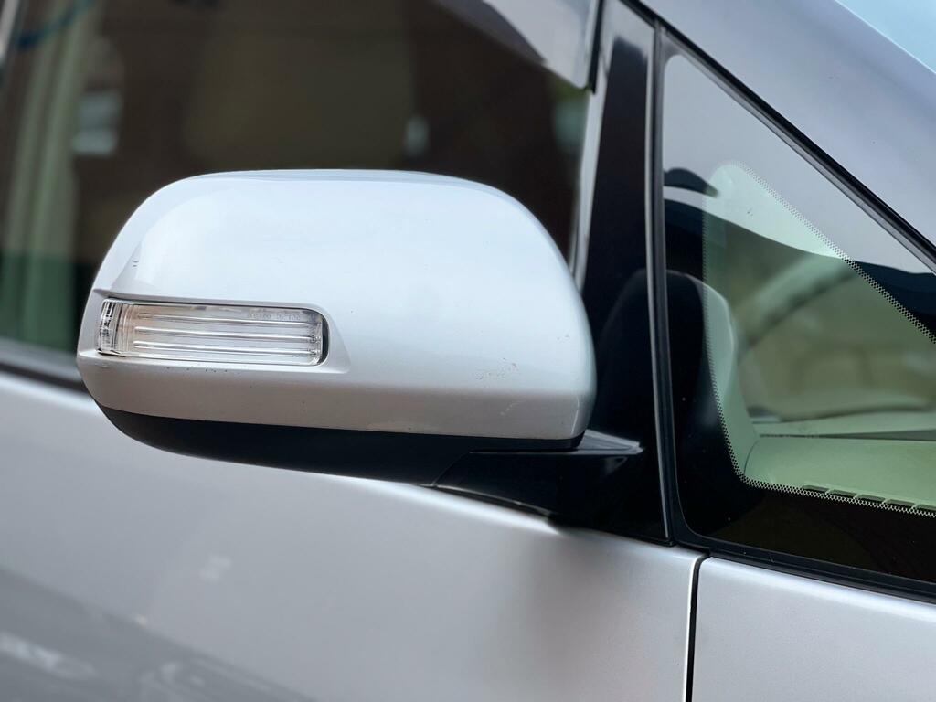 Toyota Estima #18