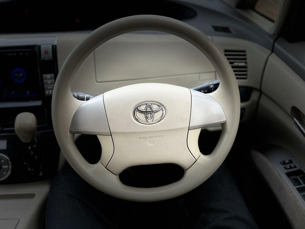 Toyota Estima #33
