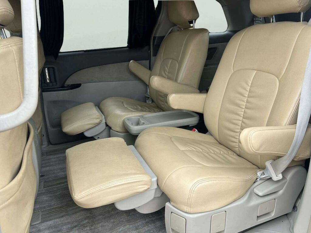 Toyota Estima #24