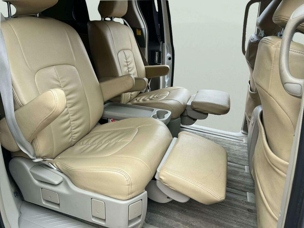 Toyota Estima #30